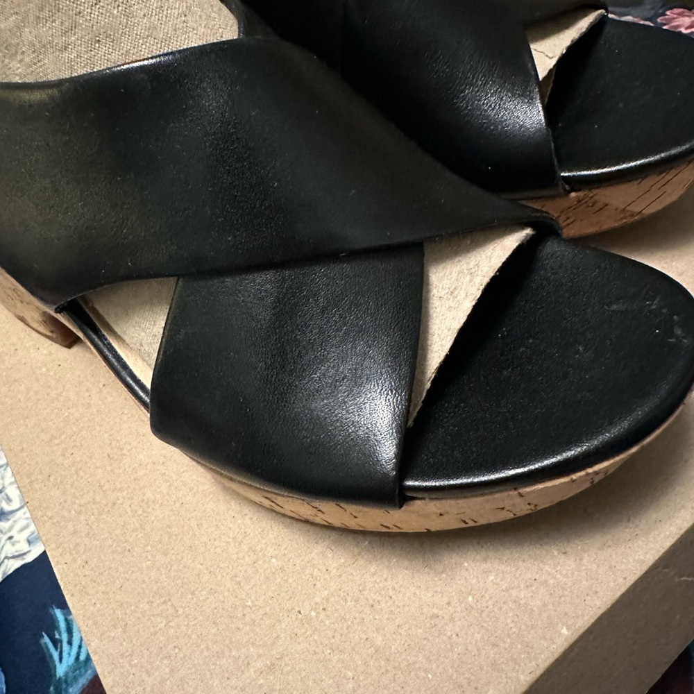 ☀️SUMMER SALE☀️ NWT Clarks Women's Elegant Black Sandals - Picture 3 of 6